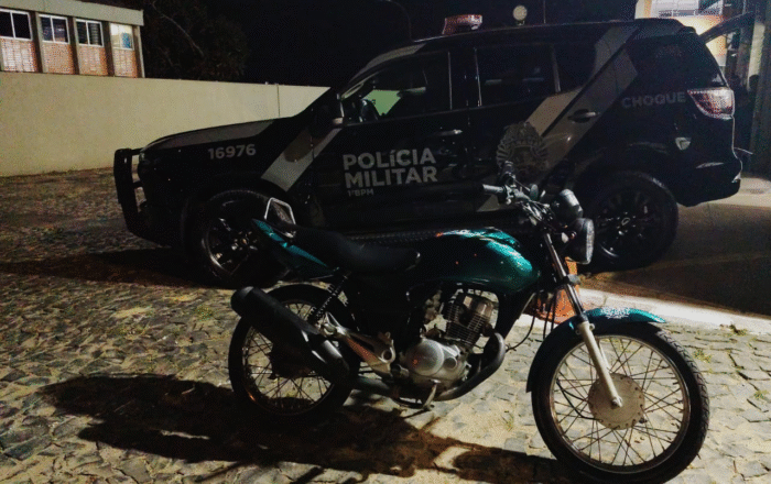 HOMEM É DETIDO PELA PM APÓS FUGA E DIREÇÃO PERIGOSA COM MOTOCICLETA ADULTERADA