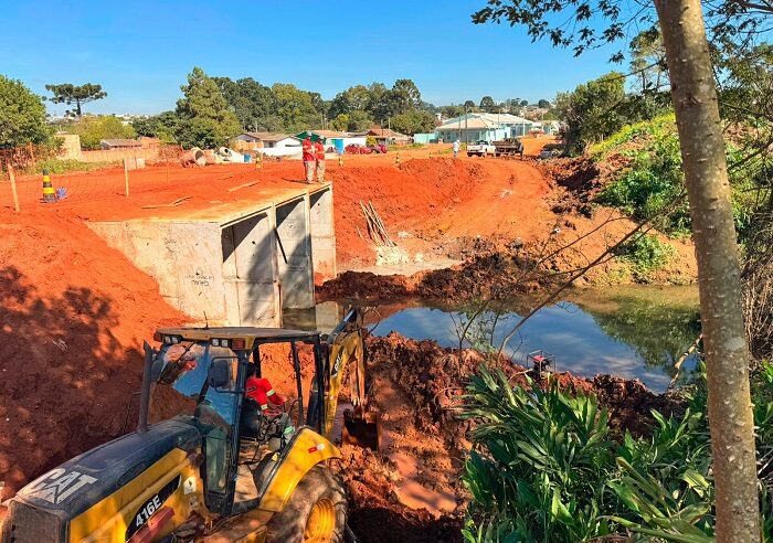 PONTE QUE LIGA A VILA CIPA AO RESIDENCIAL CAMPO BELO ENTRA NA FASE DE CONCLUSÃO