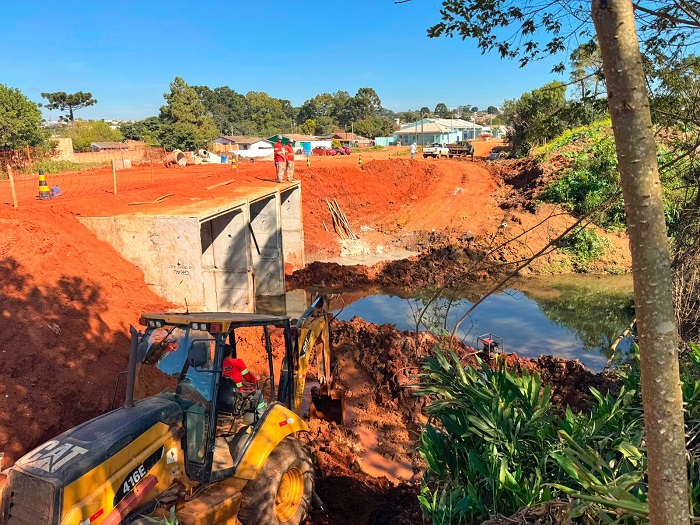 PONTE QUE LIGA A VILA CIPA AO RESIDENCIAL CAMPO BELO ENTRA NA FASE DE CONCLUSÃO