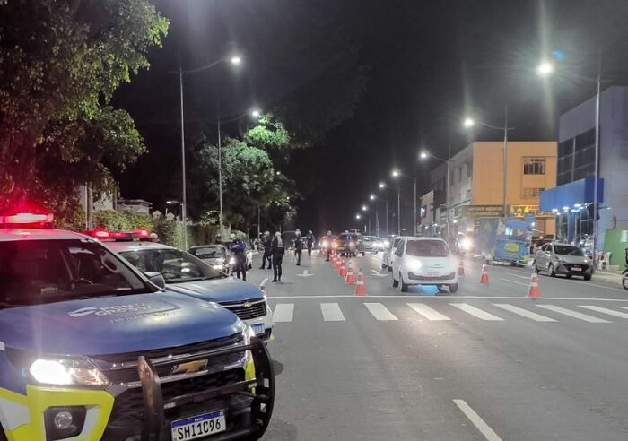 ‘OPERAÇÃO SATURAÇÃO’ APREENDE DROGAS E FLAGRA MOTORISTAS EMBRIAGADOS