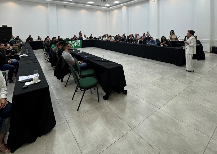 PREFEITA ELIZABETH PRESTIGIA REUNIÃO DA ACIPG JOVEM COM EMPRESÁRIOS CATARINENSES