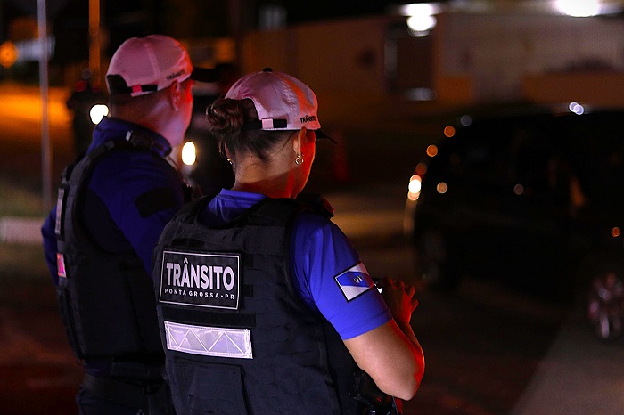 PREFEITURA BLOQUEIA O TRÁFEGO DA RUA SIQUEIRA CAMPOS NESTA SEGUNDA-FEIRA