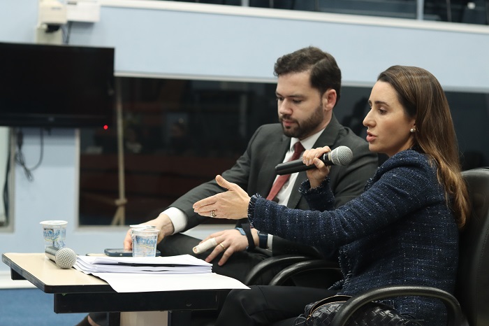 PROCURADORA DA PONTA GROSSA AMBIENTAL AFIRMA À ‘CEI DO LIXO’ QUE CONTRATO É LEGAL
