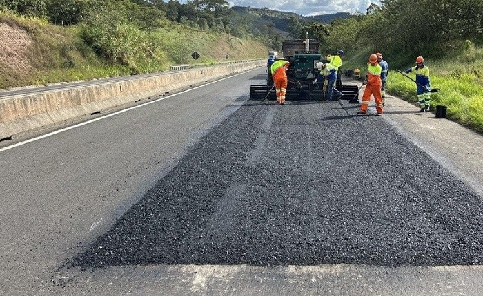 CCR PRVIAS REALIZA OBRAS EM PAVIMENTOS DAS RODOVIAS DURANTE A SEMANA