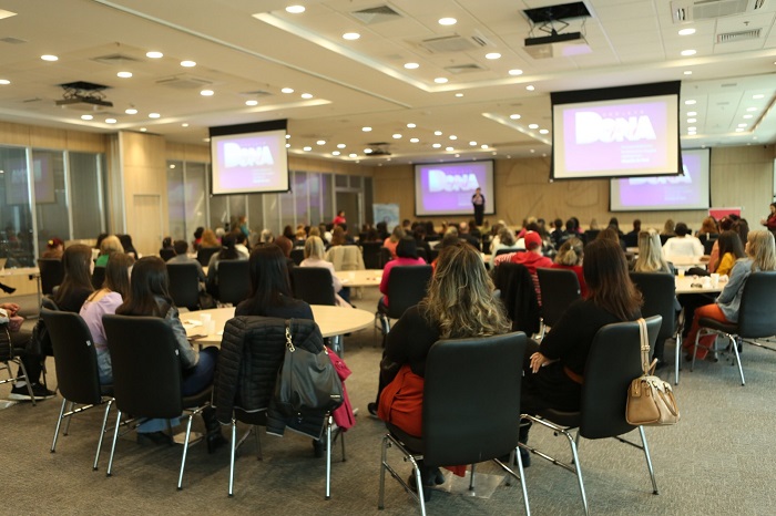 PROGRAMA ‘DONA DE MIM’ REALIZA REUNIÃO NO CENTRO DA MULHER BRASILEIRA