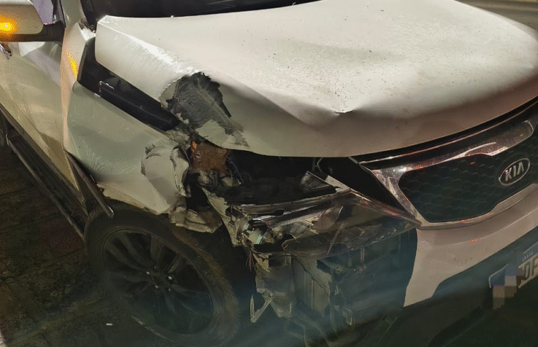 MOTORISTA COLIDE CONTRA POSTE NA AVENIDA GAL. BONDE