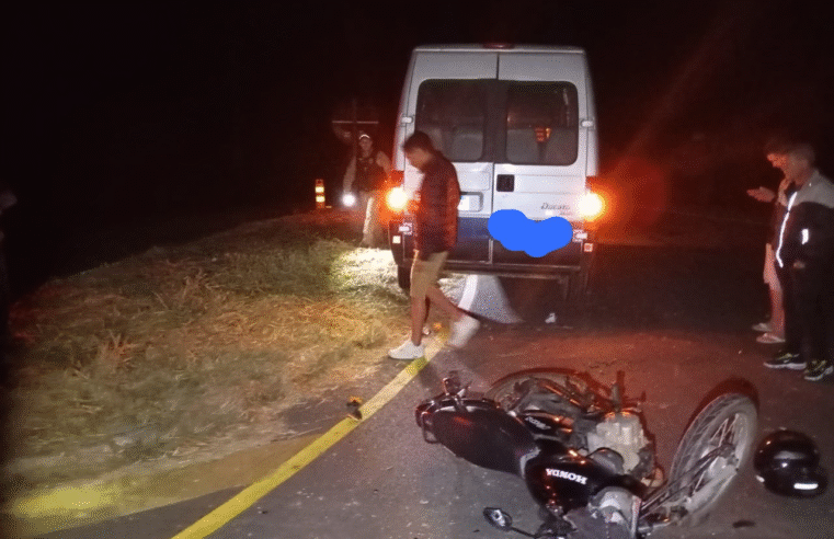 COLISÃO GRAVE ENTRE MOTO E MICRO-ÔNIBUS NA PR-090