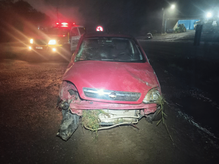 CAPOTAMENTO NA PR-160 DEIXA JOVEM FERIDO