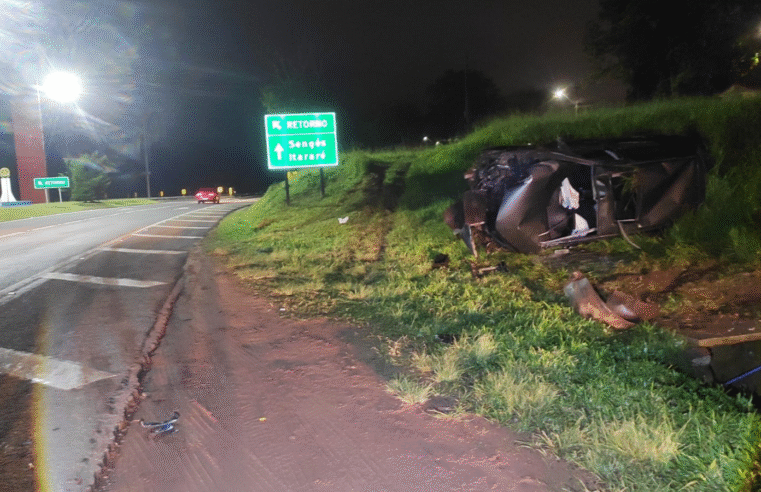 CONDUTOR FICA FERIDO EM CAPOTAMENTO NA PR-151