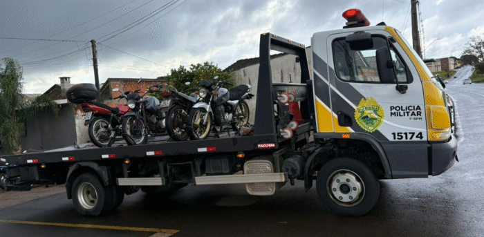 POLÍCIA FLAGRA MOTOCICLETAS ADULTERADAS EM OFICINA NO BAIRRO NEVES