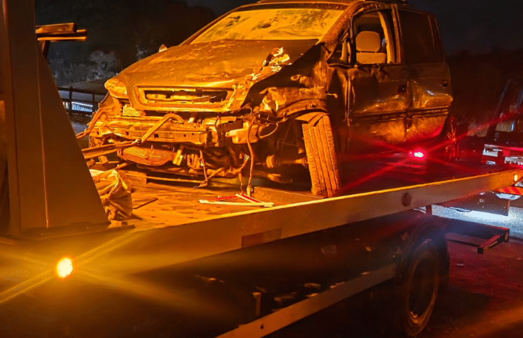 MULHER FICA FERIDA EM ACIDENTE ENVOLVENDO CARRO E CAMINHÃO NA PR-151