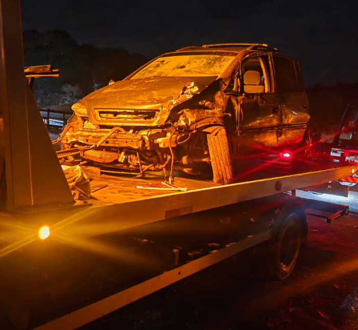 MULHER FICA FERIDA EM ACIDENTE ENVOLVENDO CARRO E CAMINHÃO NA PR-151