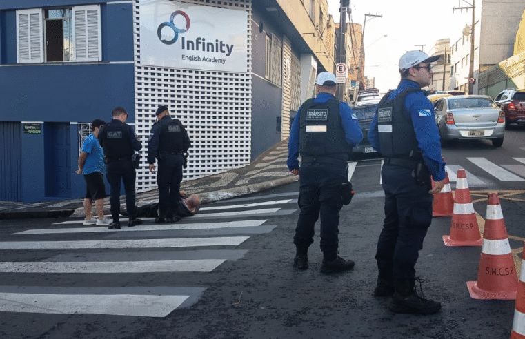 HOMEM DE 66 ANOS É ATROPELADO NO CENTRO