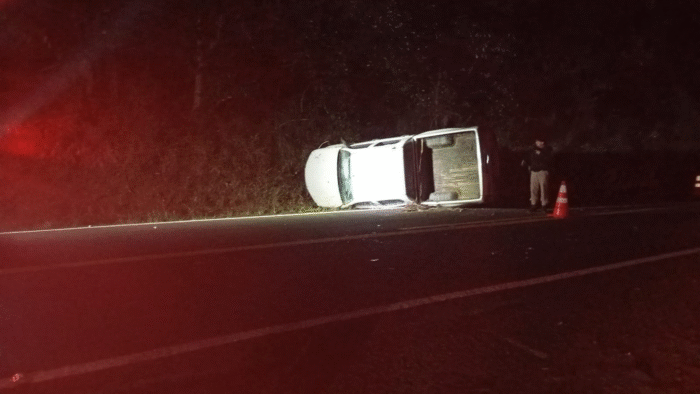 COLISÃO FRONTAL NA PR-090 DEIXA UM FERIDO E DOIS MOTORISTAS SEM CNH