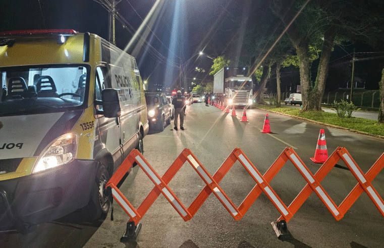 OPERAÇÃO CIDADE SEGURA BLOQUEIA RUAS E PRENDE FORAGIDO