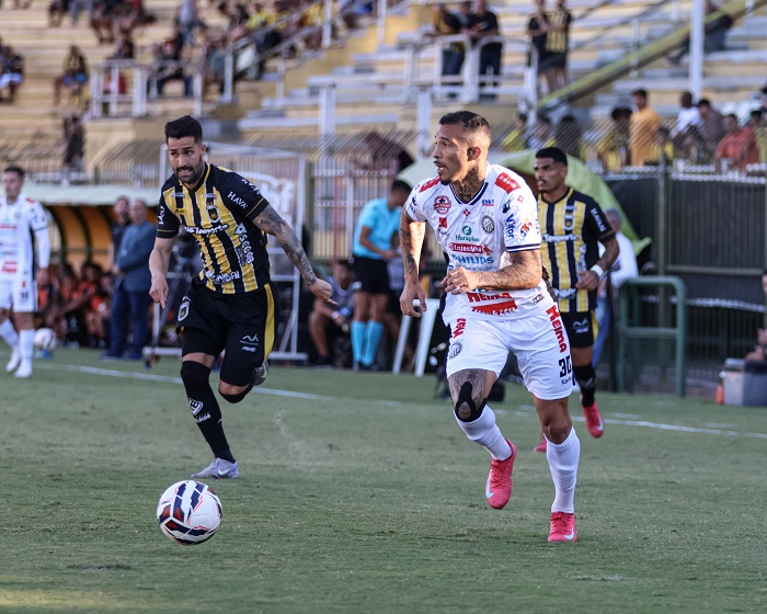 OPERÁRIO VOLTA A JOGAR MAL E PERDE EM VOLTA REDONDA