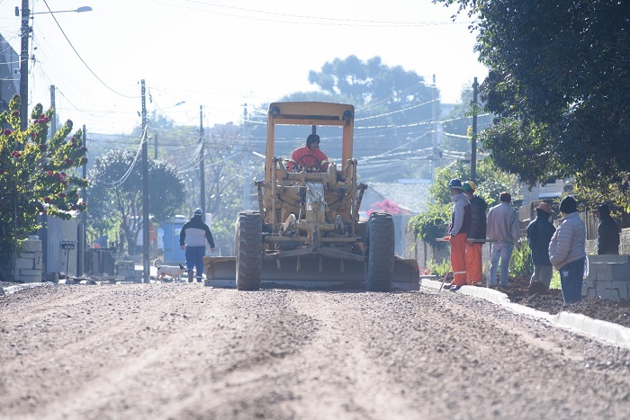 RUAS DA COLÔNIA DONA LUIZA RECEBEM OBRAS DE INFRAESTRUTURA E ASFALTO