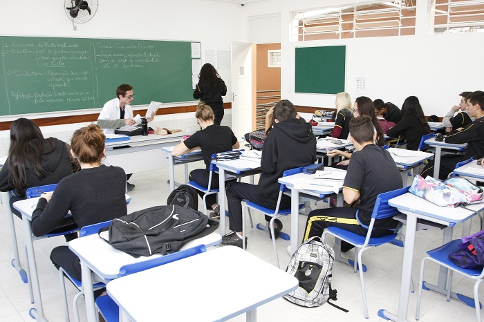 GOVERNO DO PARANÁ SANCIONA O REAJUSTE DOS PROFESSORES DA REDE ESTADUAL
