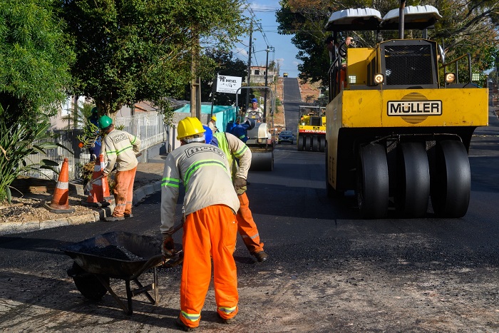 PREFEITURA FINALIZA PAVIMENTAÇÃO EM RUAS DA VILA RAQUEL NO CONTORNO