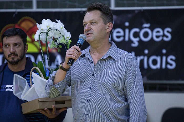 CÂMARA HOMENAGEIA ALBERTO KOSSTAZ COM TÍTULO DE CIDADÃO BENEMÉRITO