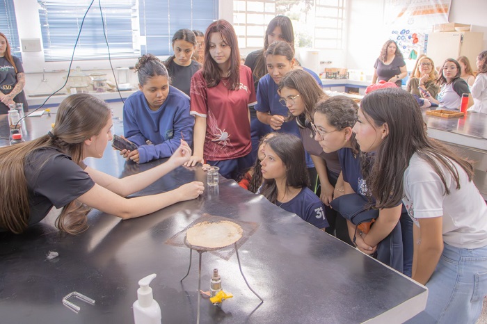 PROFESSORES E ALUNOS DO CURSINHO POPULAR DA UEPG RECEBERÃO ‘BOLSAS’