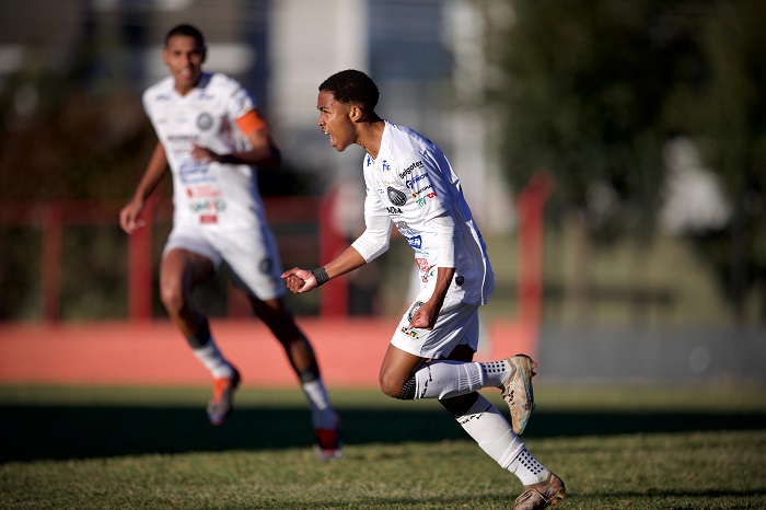 OPERÁRIO VENCE O ATHLETICO E SAI EM VANTAGEM NA SEMIFINAL DO ESTADUAL SUB-20
