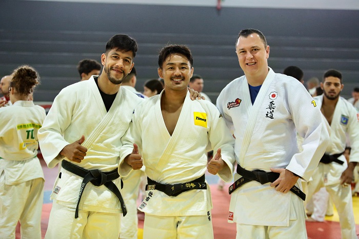 SENSEI CARLOS SILVA REALIZA TREINAMENTO COM CAMPEÃO MUNDIAL DE JUDÔ