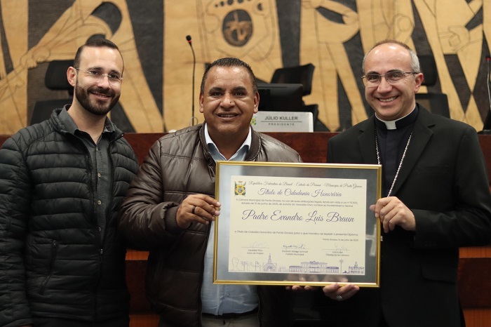 BISPO DOM EVANDRO RECEBE O TÍTULO DE CIDADÃO HONORÁRIO DE PONTA GROSSA