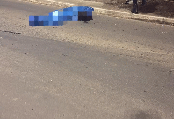 TRAGÉDIA NA ESTRADA – JOVEM MORRE AO COLIDIR COM POSTE
