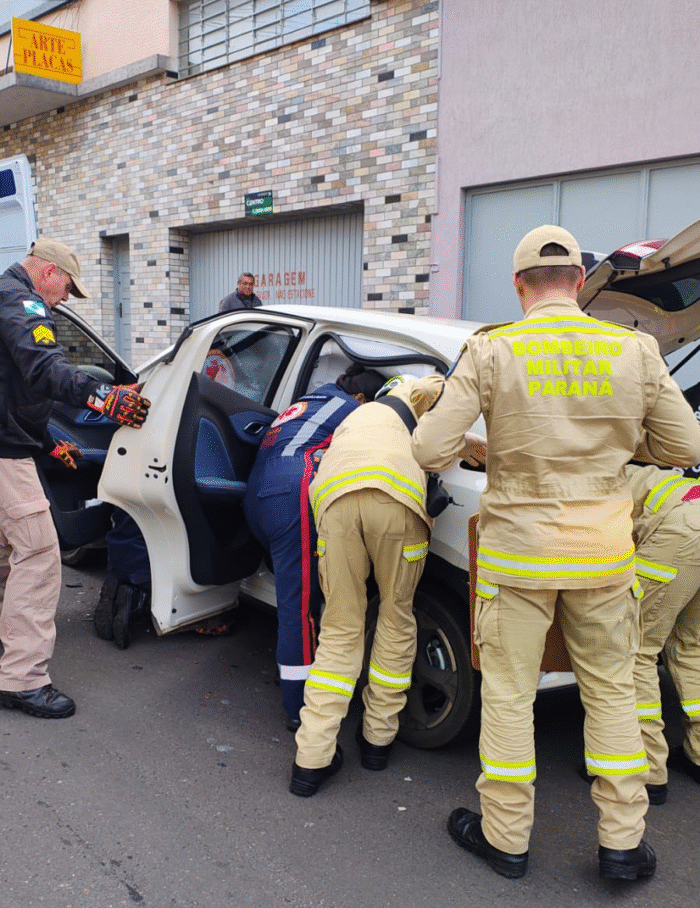 COLISÃO NO CENTRO DE PONTA GROSSA DEIXA FERIDOS; CONDUTOR NÃO ERA HABILITADO