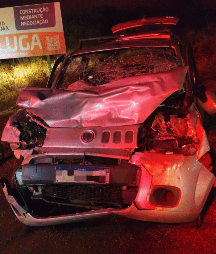 COLISÃO FRONTAL ENTRE UNO E ÔNIBUS DEIXA FERIDOS NA SIQUEIRA CAMPOS