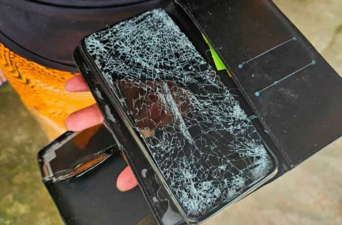 HOMEM É LEVADO À DELEGACIA APÓS AGREDIR COMPANHEIRA E QUEBRAR CELULAR