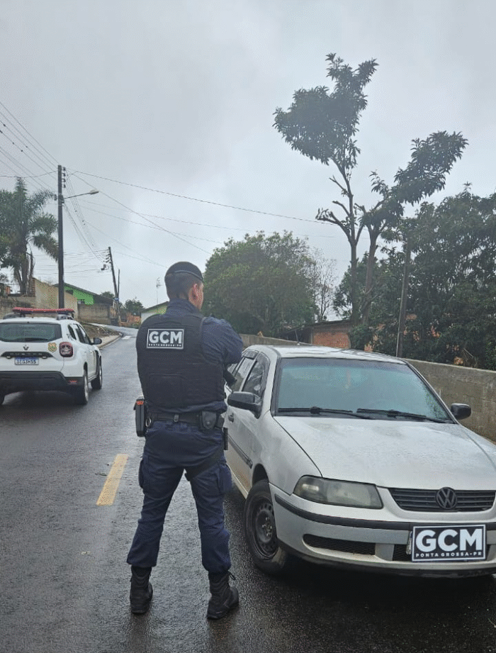 VEÍCULO COM ALERTA DE FURTO É RECUPERADO PELA GUARDA CIVIL MUNICIPAL NO CARÁ-CARÁ