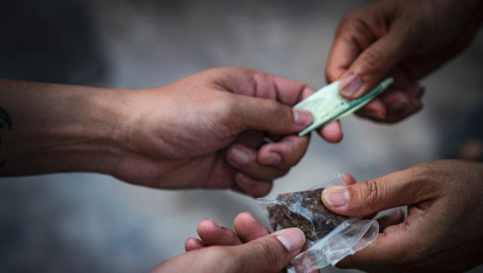 ASSASSINADO POR COMPRAR DROGAS E PAGAR MENOS DO VALOR QUE FOI COMBINADO