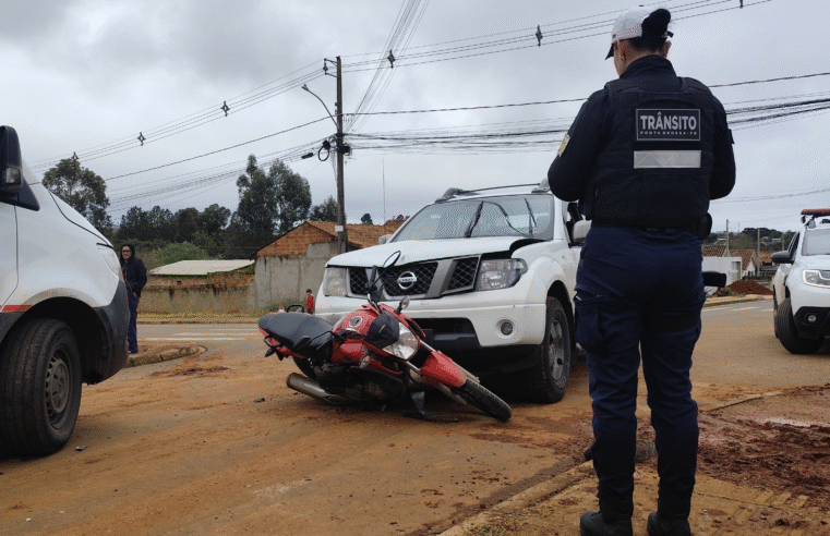 MOTOCICLISTA FICA FERIDO APÓS COLIDIR COM CAMINHONETE EM PONTA GROSSA