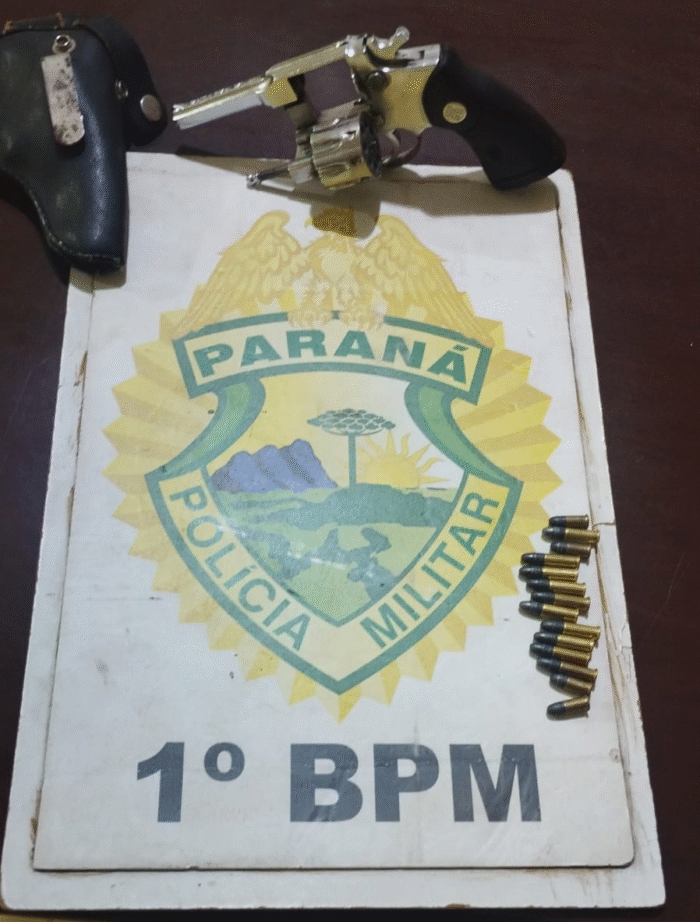 TENTATIVA DE HOMICÍDIO EM PRAÇA CENTRAL DEIXA QUATRO FERIDOS — SUSPEITO É PRESO COM A ARMA NA PR-239