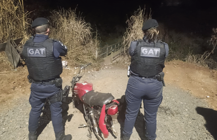 MOTOCICLETA DESMONTADA É ENCONTRADA EM AÇUDE NA VILA ESTRELA