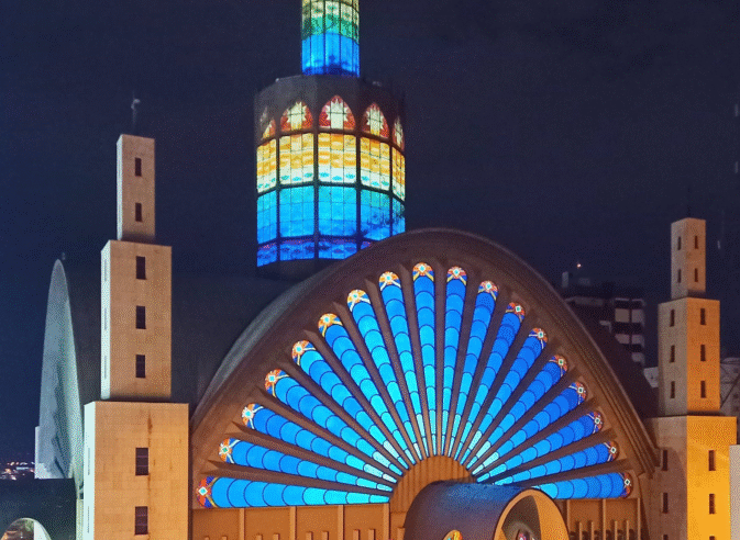 FOTOS TIRADAS DA JANELA DE RÁDIO MOSTRAM A BELEZA DA CATEDRAL SANT’ANA