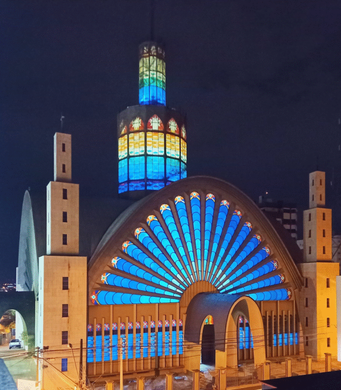 FOTOS TIRADAS DA JANELA DE RÁDIO MOSTRAM A BELEZA DA CATEDRAL SANT’ANA