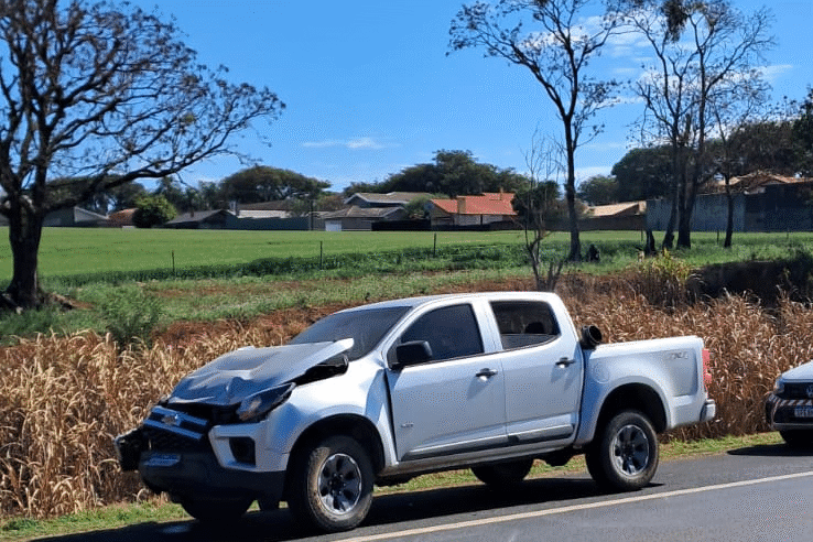 COLISÃO TRASEIRA ENTRE CAMINHÃO E PICAPE NA PR-092