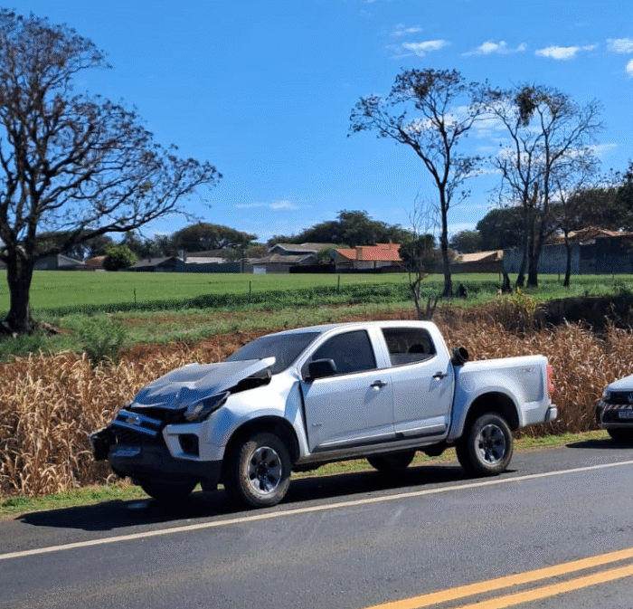 COLISÃO TRASEIRA ENTRE CAMINHÃO E PICAPE NA PR-092