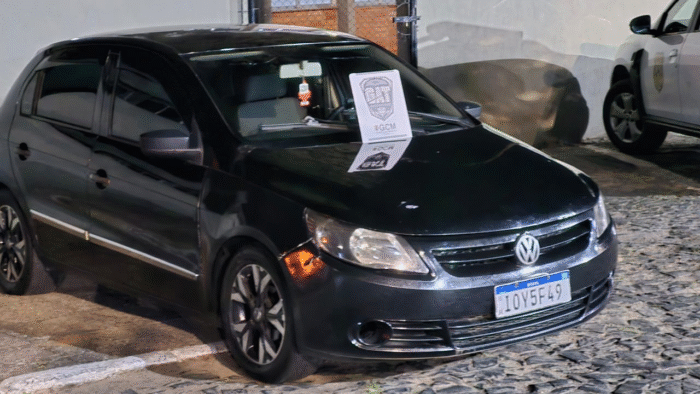 VEÍCULO FURTADO É LOCALIZADO EM GARAGEM NO BAIRRO NEVES E HOMEM É PRESO POR RECEPTAÇÃO