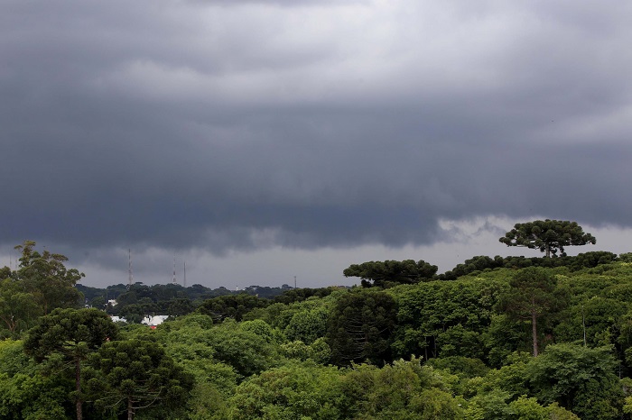 FRIO VOLTA AO PARANÁ APÓS DOMINGO DE CHUVAS E VENTOS FORTES