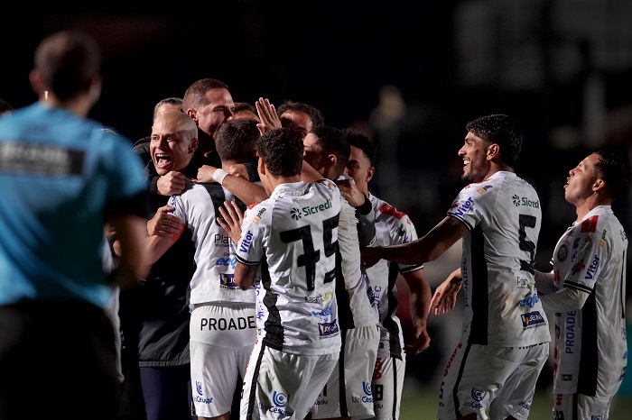 OPERÁRIO VENCE O ATLÉTICO GOIANIENSE COM GOLS DE ÍNDIO, BOSCHILIA E BRENNO