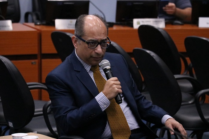 PROCURADOR DE LICITAÇÕES E CONTRATOS DA PREFEITURA FALA À CPI DO LIXO