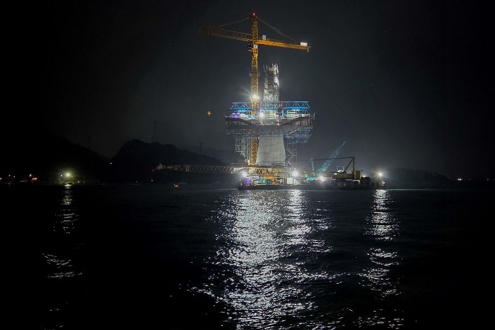 TRABALHO NO PERÍODO NOTURNO GARANTE A CONCLUSÃO DE 60% DA PONTE DE GUARATUBA