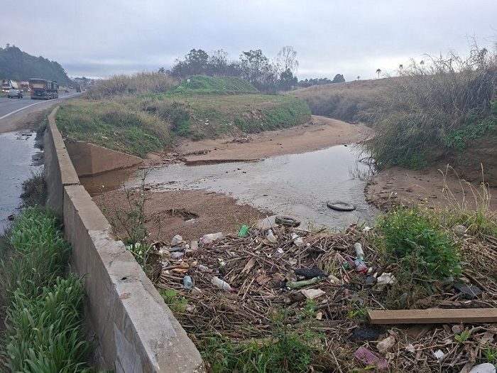 PNEUS RETIRADOS DO RIO RONDA PELA PRVIAS ENCHEM DOIS CAMINHÕES