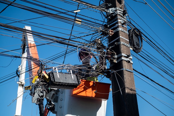 CABOS IRREGULARES E PENDURADOS COMEÇAM A SER REMOVIDOS EM PG