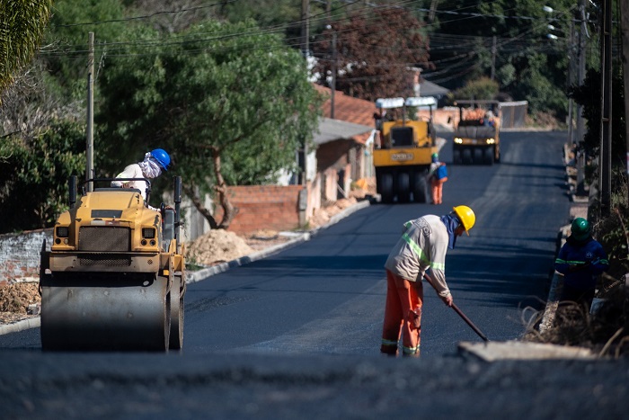 RUAS DA VILA SANTANA RECEBEM PAVIMENTAÇÃO ASFÁLTICA