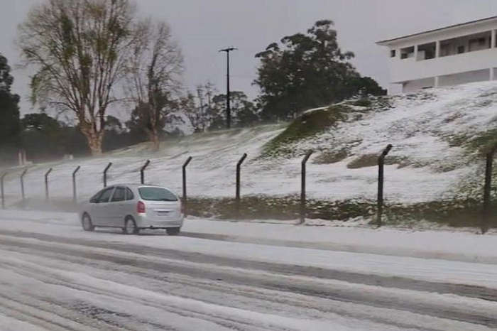 DEFESA CIVIL MONITORA A SITUAÇÃO EM CASTRO APÓS TEMPESTADE DE GRANIZO